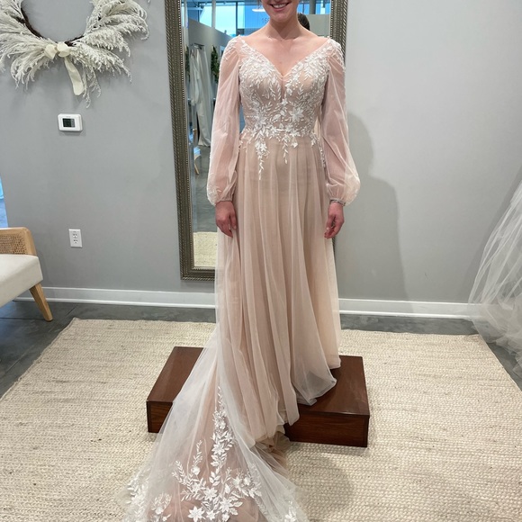 Madi Lane Dresses & Skirts - Wedding Dress